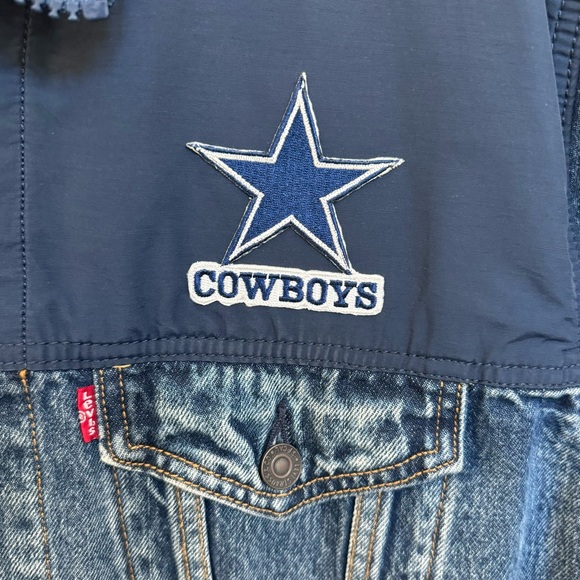 Levi’s Custom Dallas Cowboys Denim Trucker Jacket - Picture 3 of 7